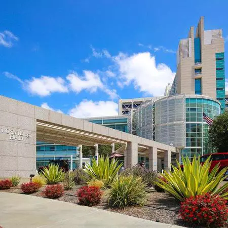 UCSD Medical Center entrance image